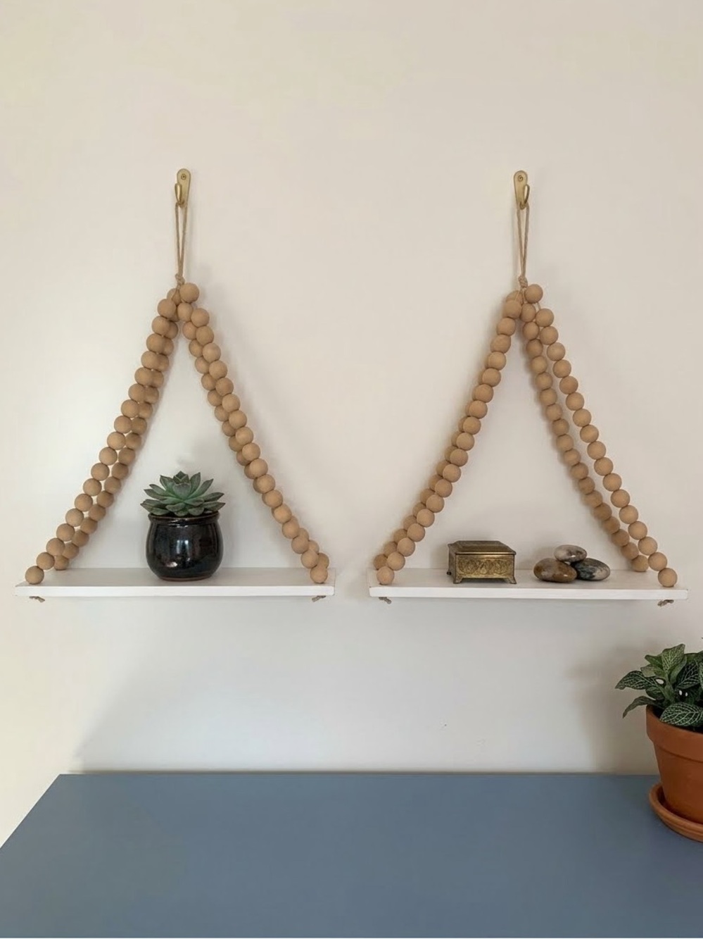 Set of Natural Wood Bead Hanging Shelves Beige